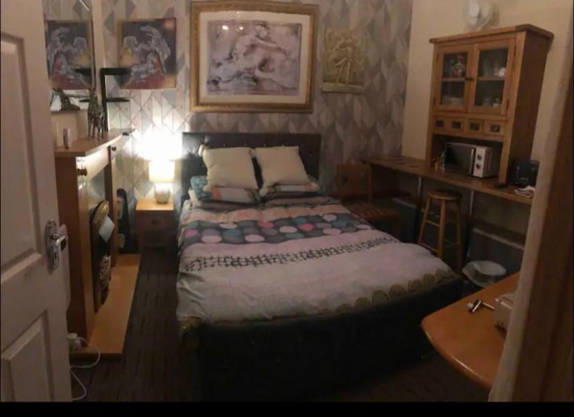 Red House Apartment *